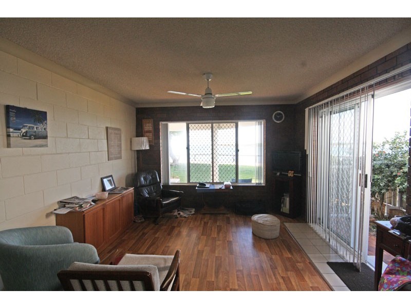 2/41 Landsborough Parade, Golden Beach QLD 4551