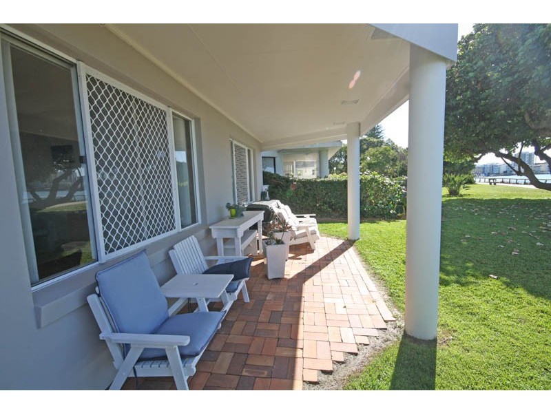 2/41 Landsborough Parade, Golden Beach QLD 4551