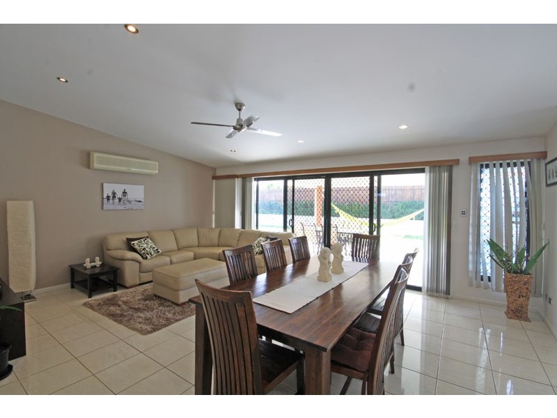 6 Burrajum Place, Caloundra West QLD 4551