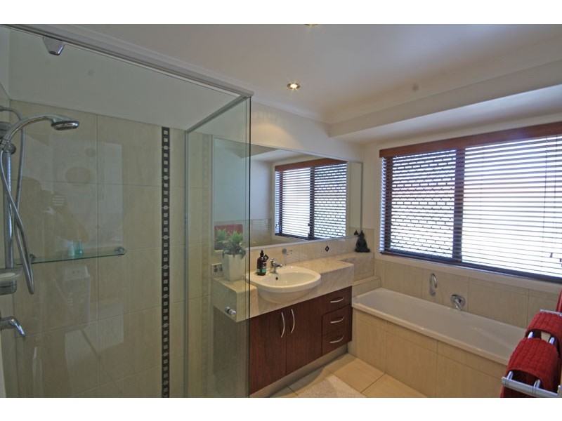 6 Burrajum Place, Caloundra West QLD 4551