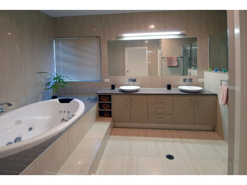 18 Ikara Street, Battery Hill QLD 4551