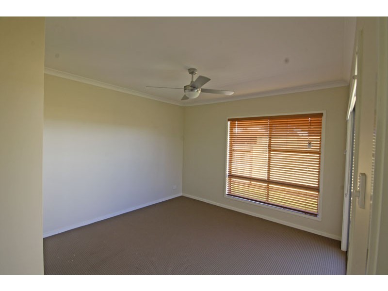 18 Apple Crescent, Caloundra West QLD 4551