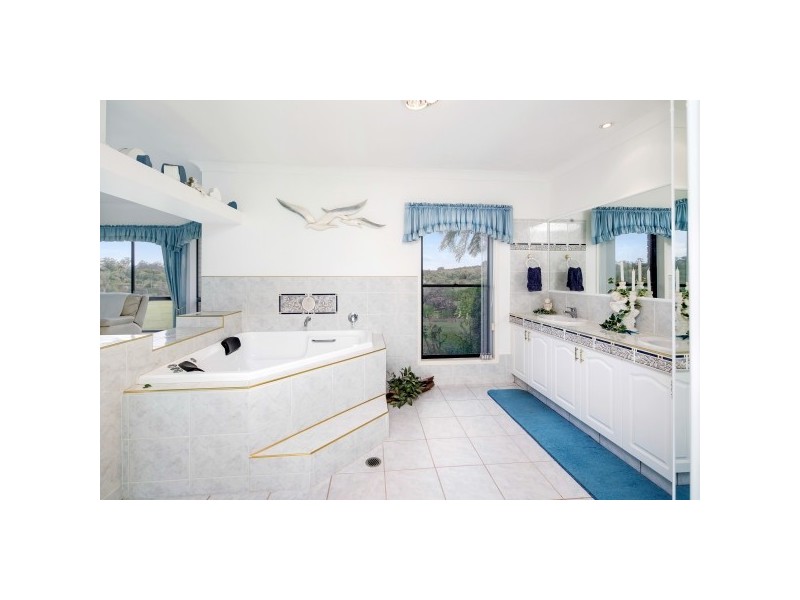 99 Candle Mountain Drive, Crohamhurst QLD 4519