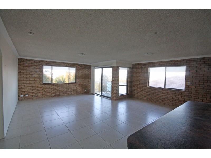 2/17 Dingle Avenue – Broadwaters, Kings Beach QLD 4551