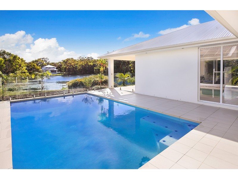 12 Stephen Burton Way, Pelican Waters QLD 4551