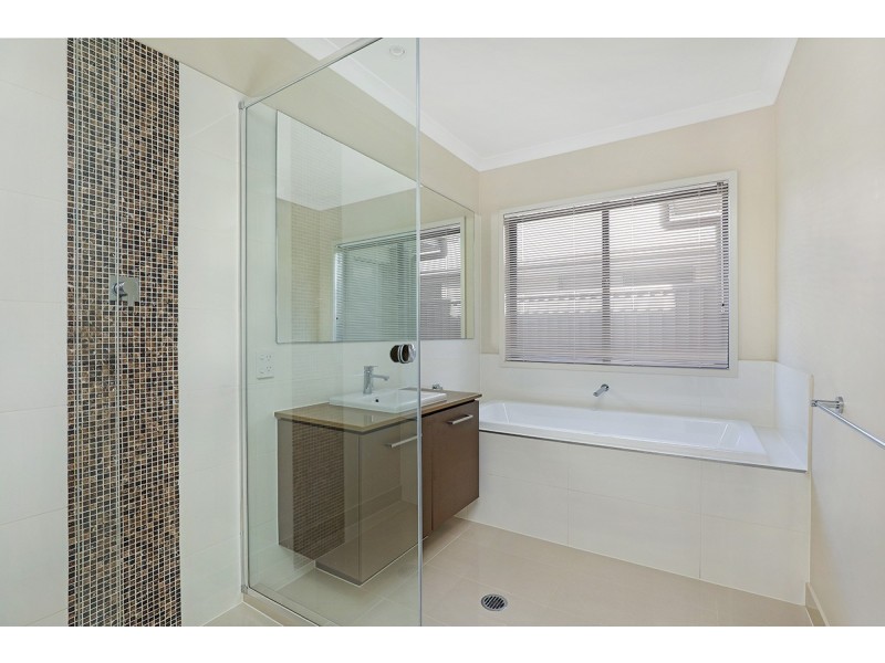 16 Comet Street, Pelican Waters QLD 4551