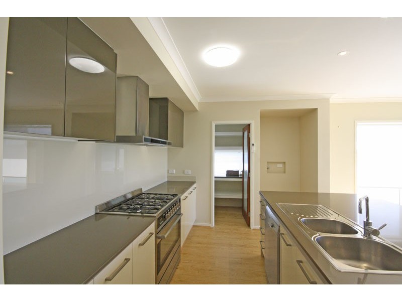 11 Comet Street, Pelican Waters QLD 4551