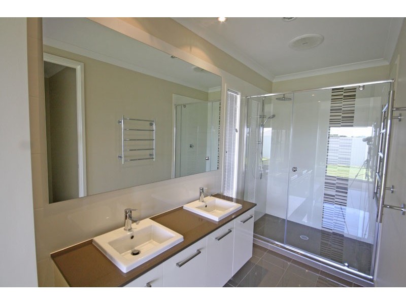 11 Comet Street, Pelican Waters QLD 4551