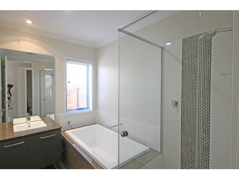 27 Sunshine Crescent, Caloundra West QLD 4551