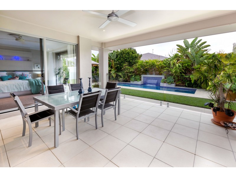 9 Stephen Burton Way, Pelican Waters QLD 4551