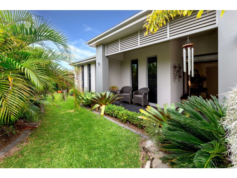 9 Stephen Burton Way, Pelican Waters QLD 4551