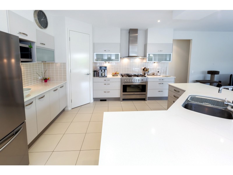 9 Stephen Burton Way, Pelican Waters QLD 4551