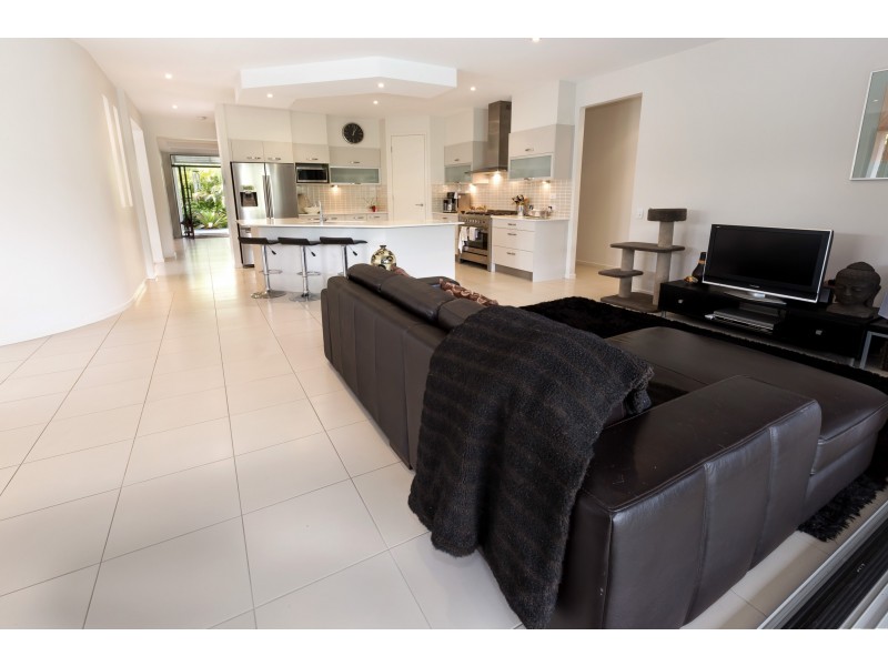 9 Stephen Burton Way, Pelican Waters QLD 4551