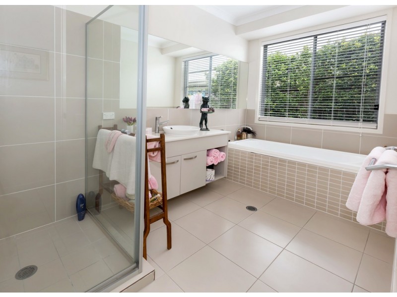 9 Stephen Burton Way, Pelican Waters QLD 4551