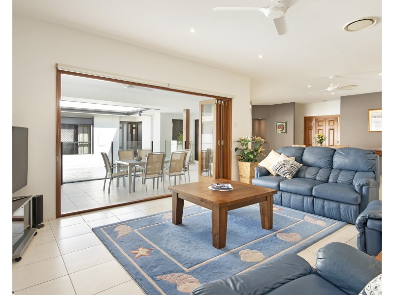 12 Sea Glint Place, Pelican Waters QLD 4551