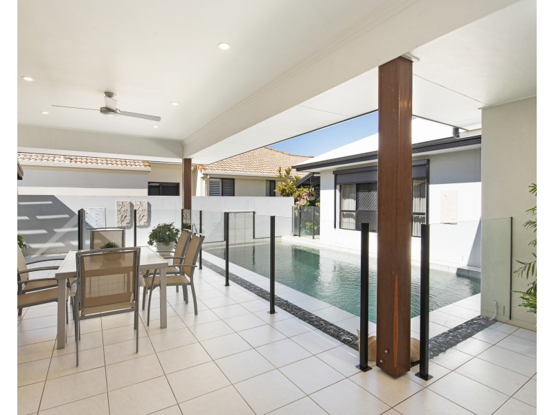 12 Sea Glint Place, Pelican Waters QLD 4551
