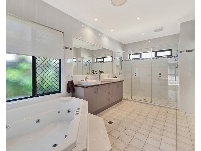 12 Sea Glint Place, Pelican Waters QLD 4551