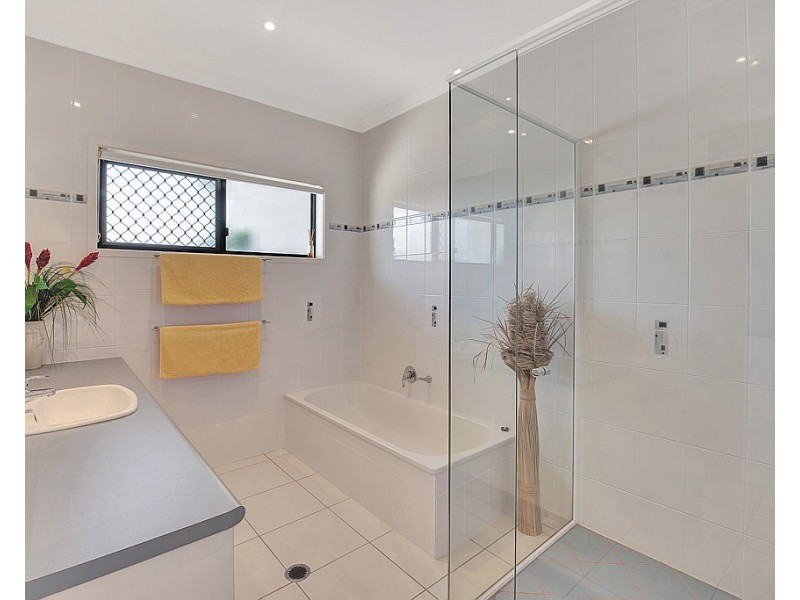 12 Sea Glint Place, Pelican Waters QLD 4551