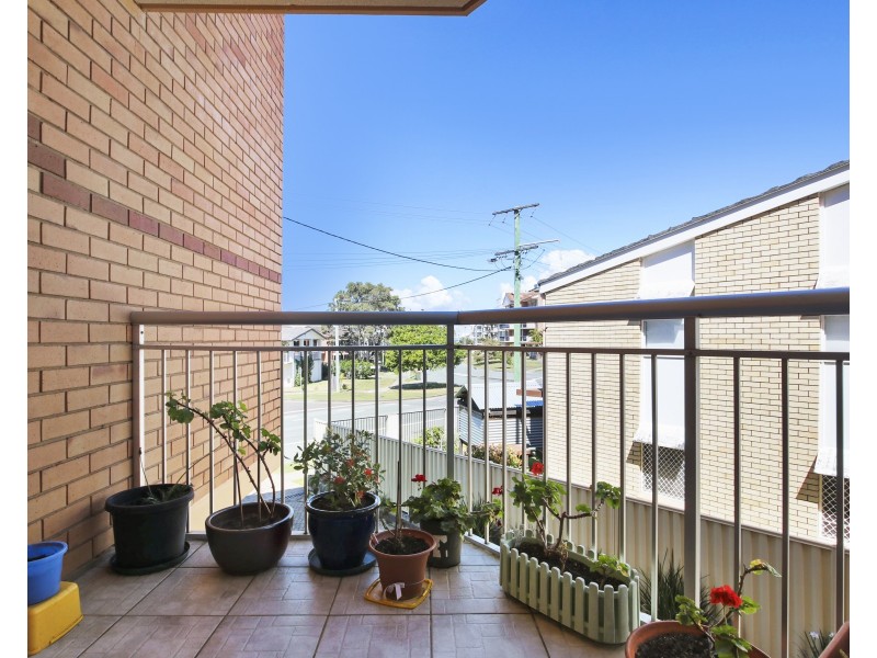 2/7 Moreton Parade, Kings Beach QLD 4551