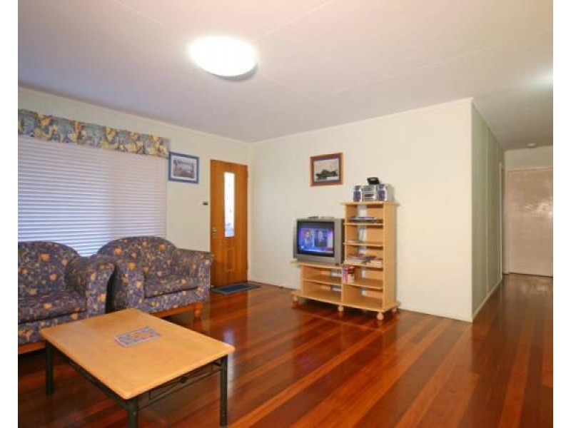 5 Taylor Avenue, Golden Beach QLD 4551