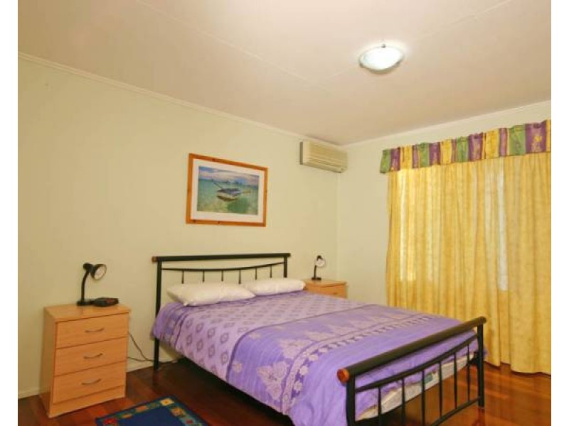 5 Taylor Avenue, Golden Beach QLD 4551