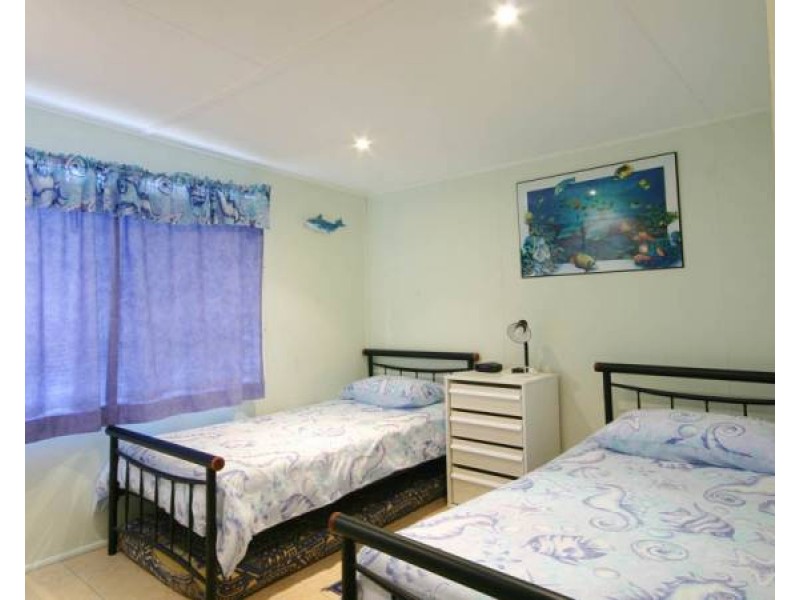 5 Taylor Avenue, Golden Beach QLD 4551