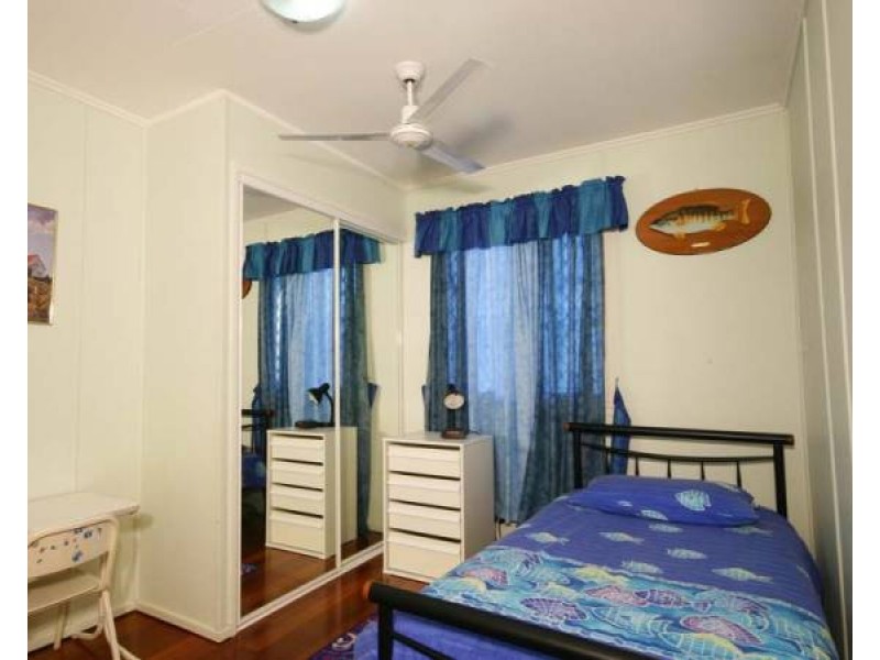 5 Taylor Avenue, Golden Beach QLD 4551