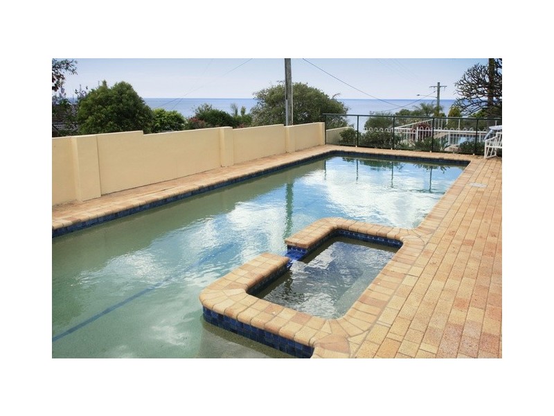 15 Ozone Parade, North Curl Curl NSW 2099