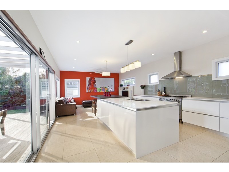 9 Grainger Avenue, North Curl Curl NSW 2099