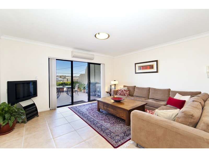 2/70 Pitt Road, North Curl Curl NSW 2099
