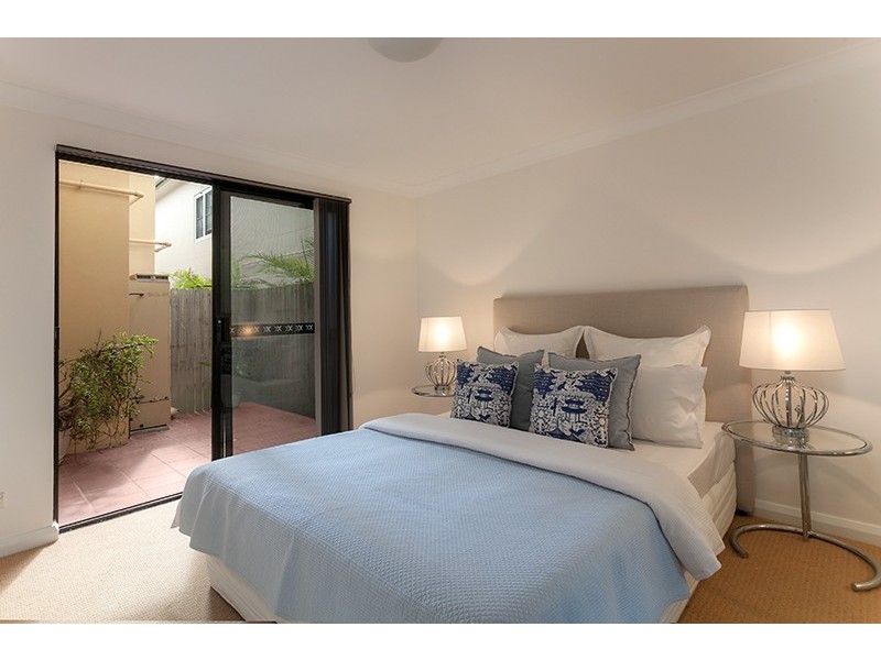 2/70 Pitt Road, North Curl Curl NSW 2099