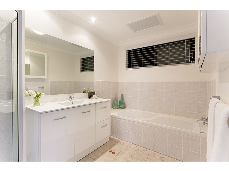 2/70 Pitt Road, North Curl Curl NSW 2099