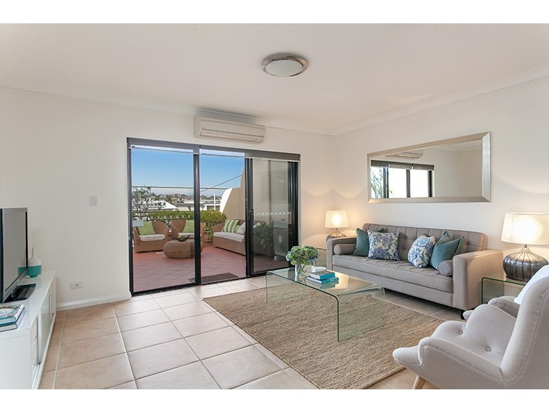 2/70 Pitt Road, North Curl Curl NSW 2099