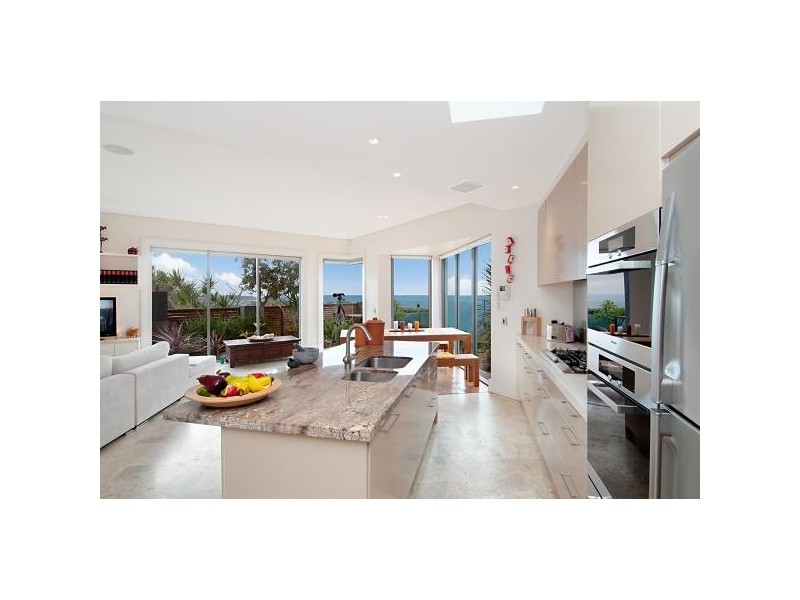 2 Bruce Lane, North Curl Curl NSW 2099