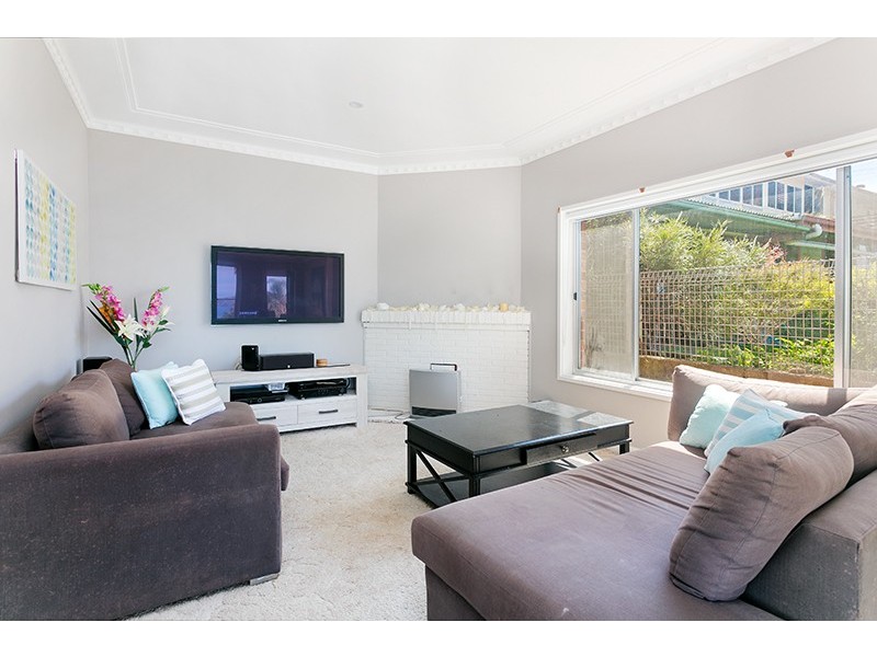 1 Pitt Road, North Curl Curl NSW 2099