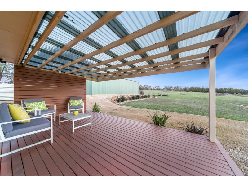 41 Dixon Road, Gisborne VIC 3437