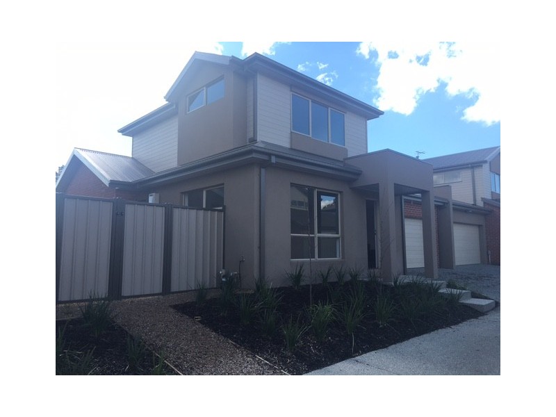 3/96 Station Road, Gisborne VIC 3437