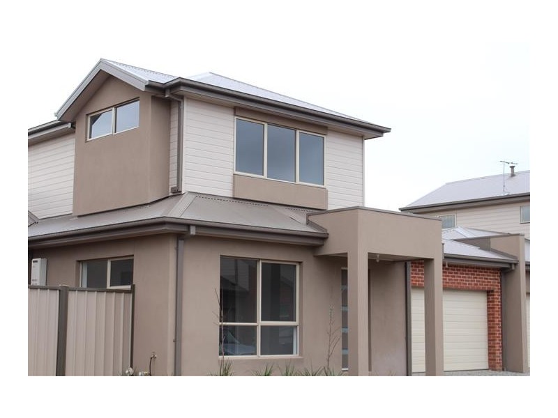 3/96 Station Road, Gisborne VIC 3437