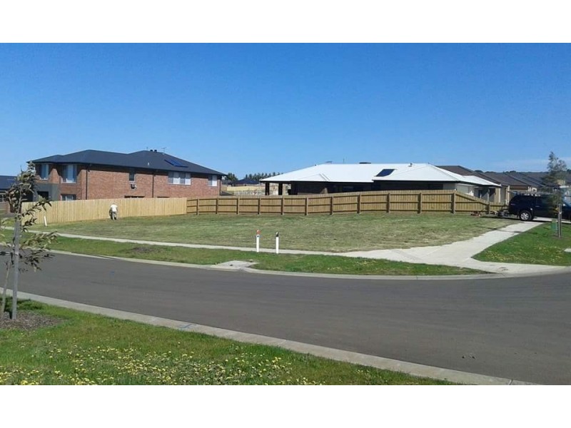 40 Gordon Boulevard, Gisborne VIC 3437