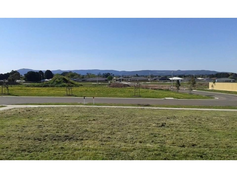 40 Gordon Boulevard, Gisborne VIC 3437