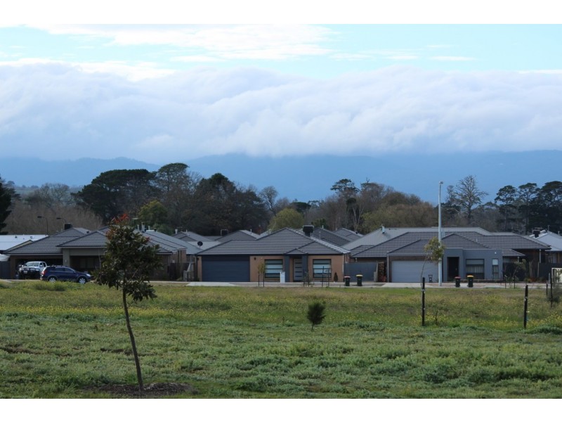 40 Gordon Boulevard, Gisborne VIC 3437