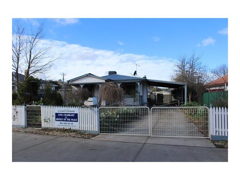90 Station Road, Gisborne VIC 3437