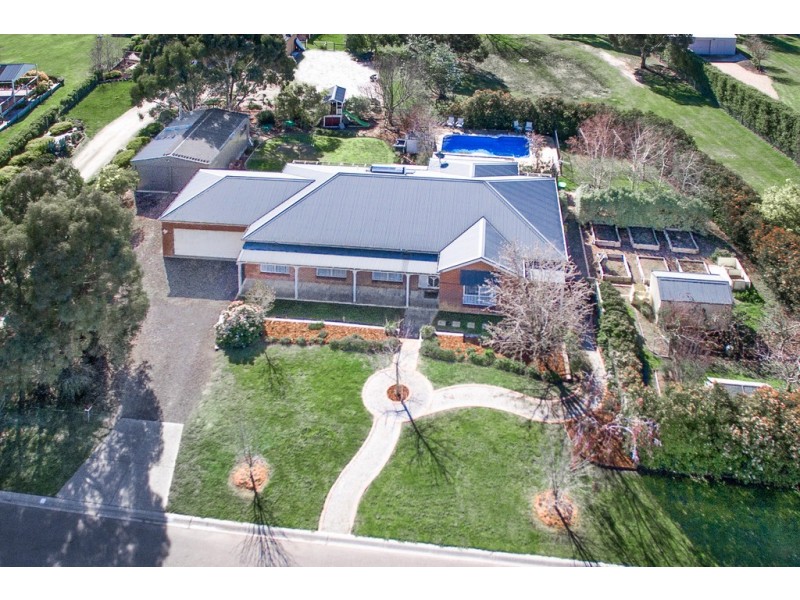 17 Glenton Court, Gisborne VIC 3437
