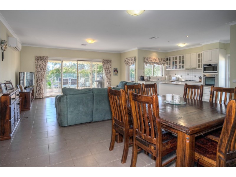 17 Glenton Court, Gisborne VIC 3437