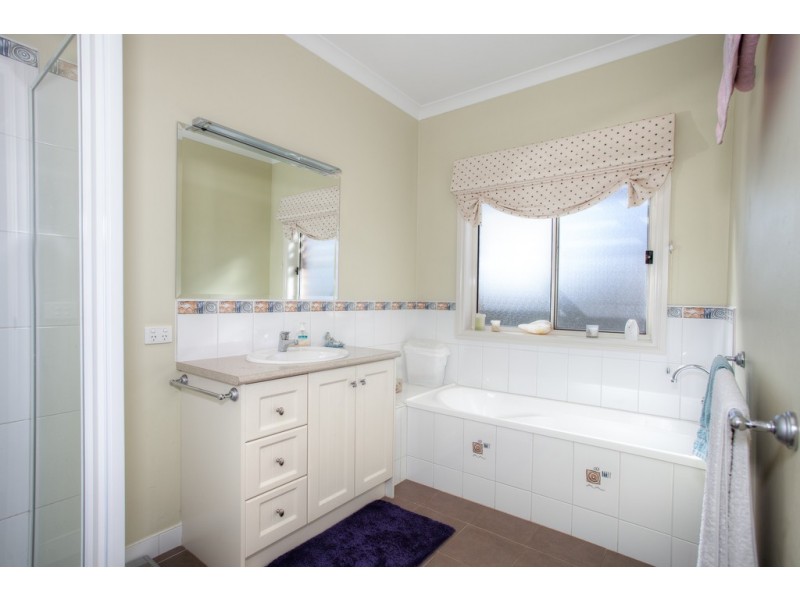 17 Glenton Court, Gisborne VIC 3437