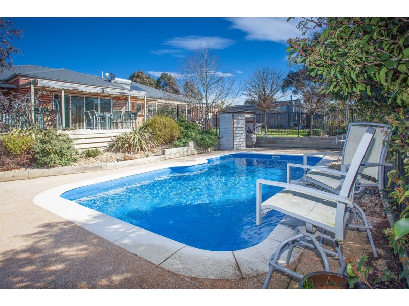 17 Glenton Court, Gisborne VIC 3437