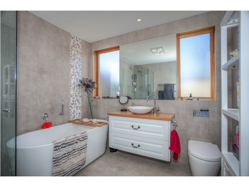 102 Frith Road, Gisborne VIC 3437