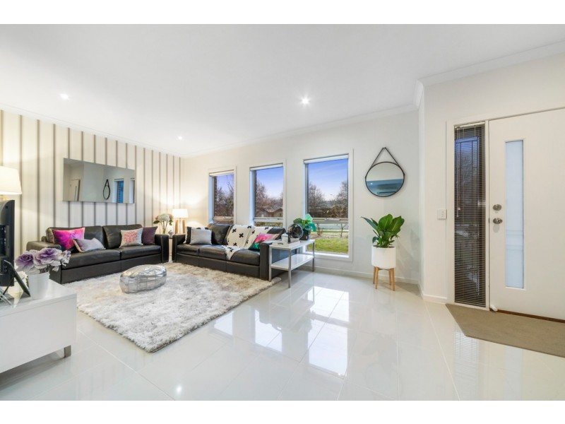 Unit 11/14-16 Rodney Street, Gisborne VIC 3437