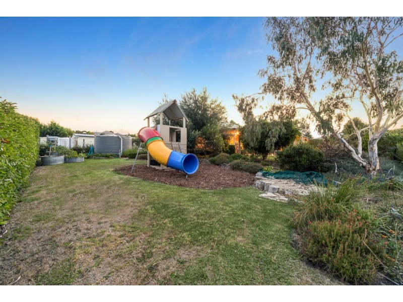 2 Domain Mews, Gisborne VIC 3437