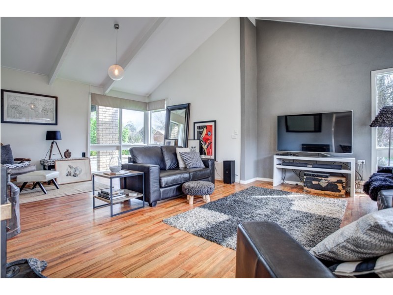 25 Grant Avenue, Gisborne VIC 3437
